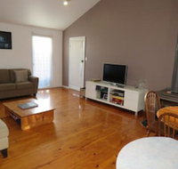 5 Little Penguin Cottage in Cowes - Great Ocean Road Tourism