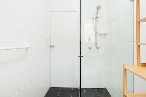 Newly Renovated Apt Close To CBD Unit 2 - Great Ocean Road Tourism 6