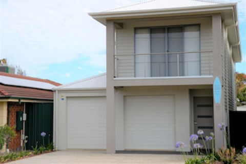 Eastern Breeze - Great Ocean Road Tourism 0