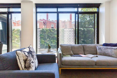 Rosa, 2BDR Richmond Apartment - Great Ocean Road Tourism 1