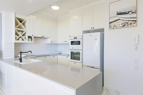 Unit 8 Bronte Of Coolum 8 12 Coolum Terrace Coolum Beach 500 Bond LINEN INCLUDED WIFI - Great Ocean Road Tourism 3