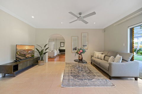 HomeHotel 4 Bedroom & Homeoffice With Nice Pool - Great Ocean Road Tourism 3