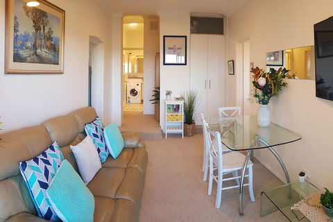 Coachhouse On The Beach - Great Ocean Road Tourism 1