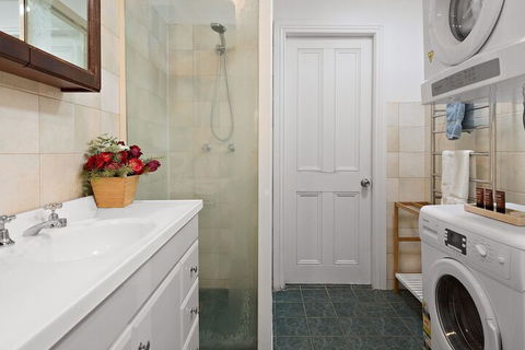 Coachhouse On The Beach - Great Ocean Road Tourism 4