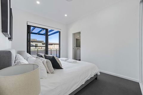 HomeHotel New & Spacious 3 Bedroom Penthouse - Great Ocean Road Tourism 3
