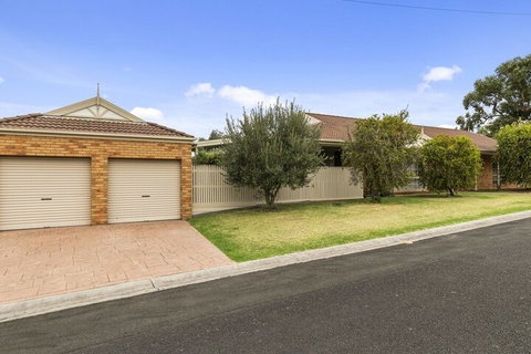 Seaholme Free Wifi & Foxtel - Great Ocean Road Tourism 1