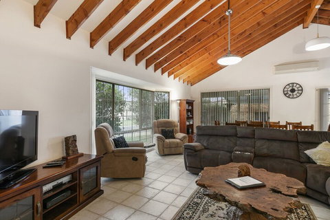 Seaholme Free Wifi & Foxtel - Great Ocean Road Tourism 3