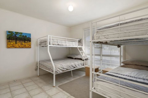 Seaholme Free Wifi & Foxtel - Great Ocean Road Tourism 4