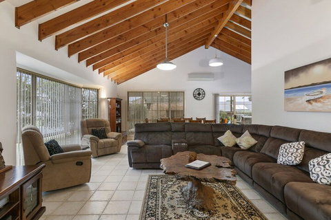 Seaholme Free Wifi & Foxtel - Great Ocean Road Tourism 6