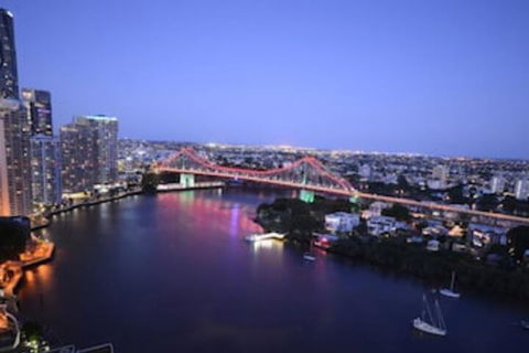 CBD African Charm, Story Bridge & River Views - Great Ocean Road Tourism 0
