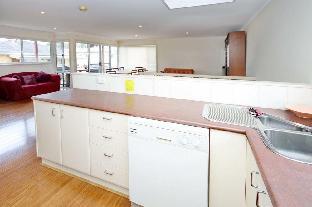 Redman Place 2 / 9 - Great Ocean Road Tourism 1