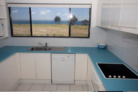 Hi Surf Unit 4 92 Head St. Forster - Great Ocean Road Tourism 3