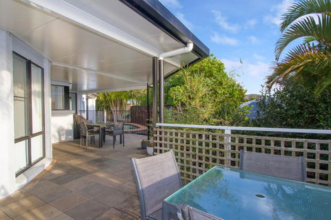 Relax At Coolum - Great Ocean Road Tourism 1