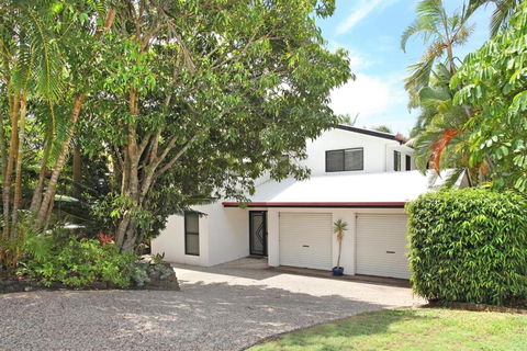 8 Springfield Avenue Pet Friendly Linen Included - Great Ocean Road Tourism 3