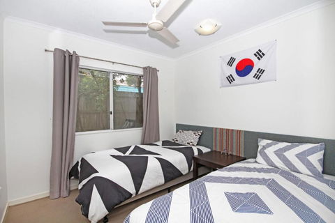 Unit 2 Sea Breeze Villas Coolum Beach - Great Ocean Road Tourism 4