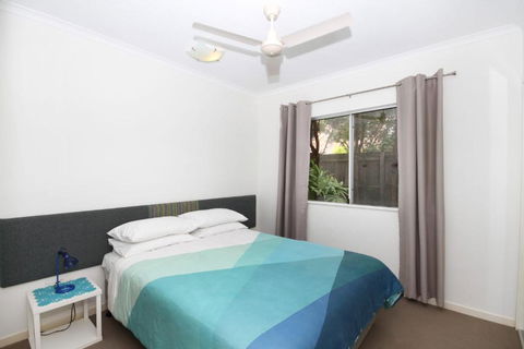 Unit 2 Sea Breeze Villas Coolum Beach - Great Ocean Road Tourism 3