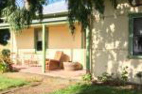 Tarndwarncoort Farmers Cottage - Great Ocean Road Tourism 0