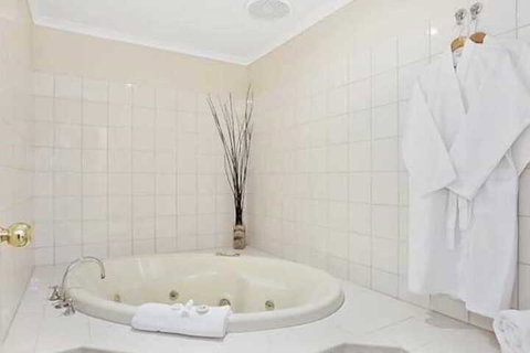 Comfort Inn Noahs In The Valley - Great Ocean Road Tourism 1