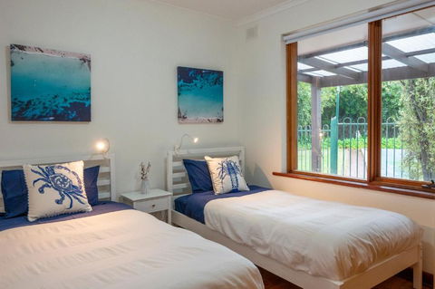 Linger Longer Vineyard Bed & Breakfast - Great Ocean Road Tourism 5