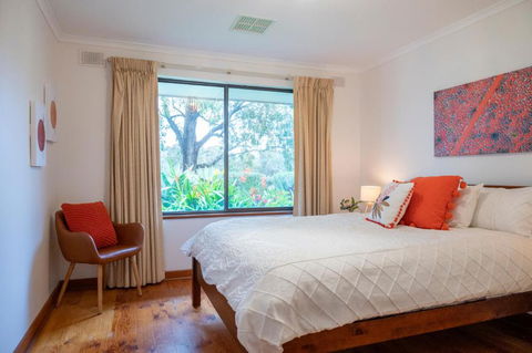 Linger Longer Vineyard Bed & Breakfast - Great Ocean Road Tourism 1