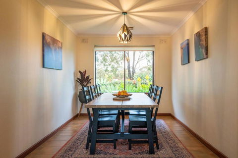 Linger Longer Vineyard Bed & Breakfast - Great Ocean Road Tourism 4