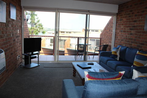 Pacific Heights Holiday Apartments & Munn's Tower House - Great Ocean Road Tourism 1