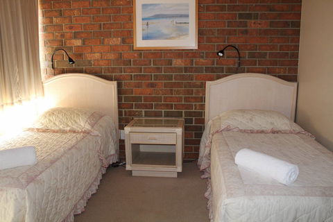 Pacific Heights Holiday Apartments & Munn's Tower House - Great Ocean Road Tourism 3