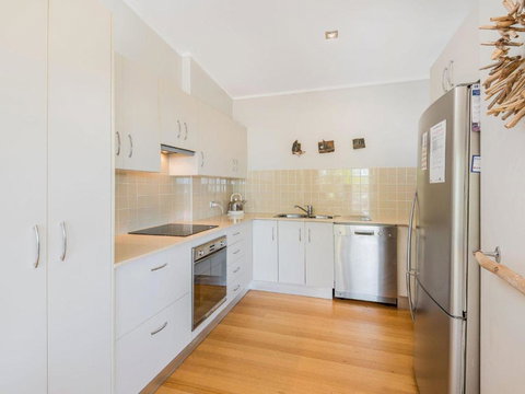 Angourie Blue 7 Stroll To Surfing Beaches. - Great Ocean Road Tourism 6