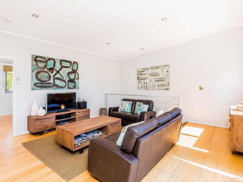 Angourie Blue 7 Stroll To Surfing Beaches. - Great Ocean Road Tourism 2