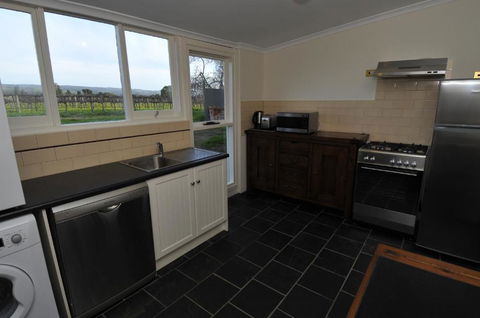 Peppermint Farm Cottage - Great Ocean Road Tourism 4