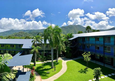 Cairns Adventure Lodge Includes All Meals Served In The Dining Hall - Great Ocean Road Tourism 5