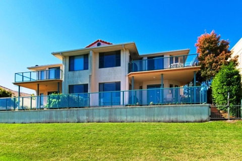 Dolphins 2 7 Commodore Crescent - Great Ocean Road Tourism 3