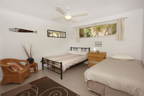 35 Santa Monica Avenue Coolum Beach Pet Friendly Linen Included - Great Ocean Road Tourism 2