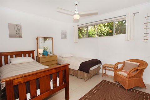 35 Santa Monica Avenue Coolum Beach Pet Friendly Linen Included - Great Ocean Road Tourism 3