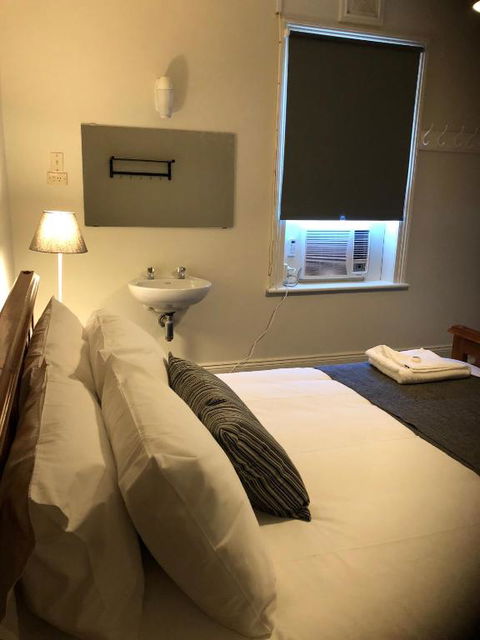 Cornwall Hotel - Great Ocean Road Tourism 2