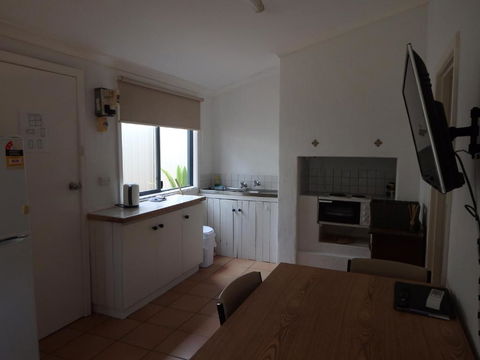 Lazy Lobster Holiday Units & Chalets - Great Ocean Road Tourism 4