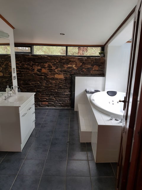 William Hunts Retreat Cypress Studio - Great Ocean Road Tourism 4