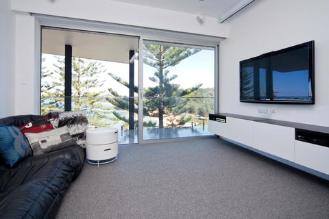 Spectacular Bilgola Beachhouse - Great Ocean Road Tourism 5