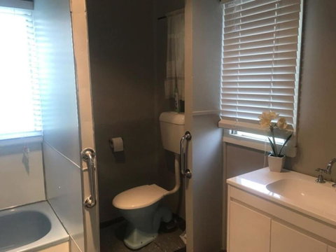 Cosy Country Cottage With AirCon - Great Ocean Road Tourism 5