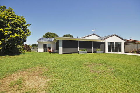 Bribie Island Canal Holiday Destination - Great Ocean Road Tourism 3