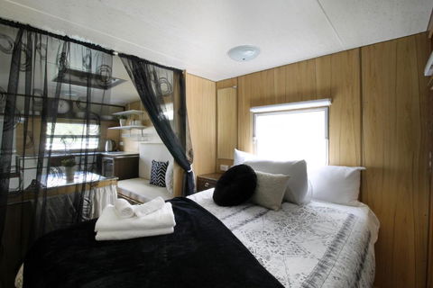 Mornington Peninsula Retro Caravans - Great Ocean Road Tourism 6
