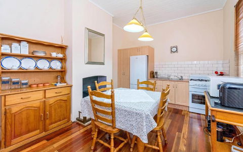 Eliza 1875 Red Brick Duplex Townhouse - Great Ocean Road Tourism 3
