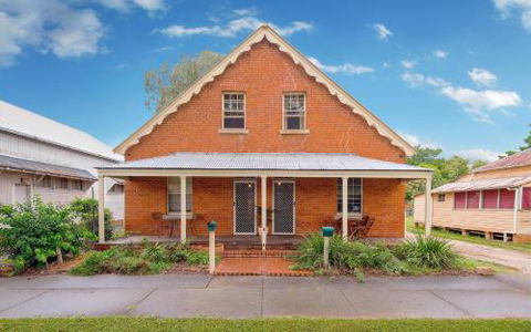 Eliza 1875 Red Brick Duplex Townhouse - Great Ocean Road Tourism 4