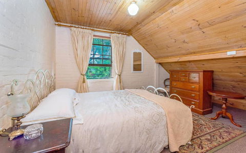 Eliza 1875 Red Brick Duplex Townhouse - Great Ocean Road Tourism 2