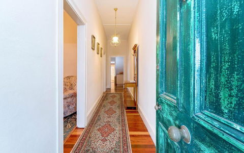 Eliza 1875 Red Brick Duplex Townhouse - Great Ocean Road Tourism 6