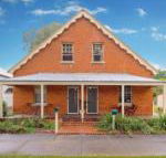 Eliza 1875 Red Brick Duplex Townhouse - Great Ocean Road Tourism