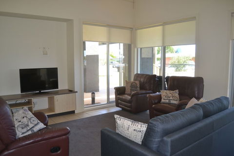 Grange Water View Yarrawonga - Great Ocean Road Tourism 6