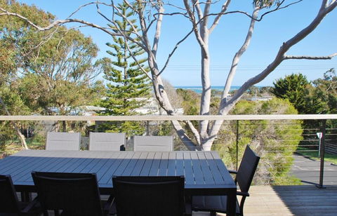 COASTAL BEAUTY On BRUCE - Great Ocean Road Tourism 1