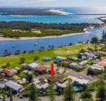 Curls  Buoys Pet friendly Stone throw to river - Great Ocean Road Tourism
