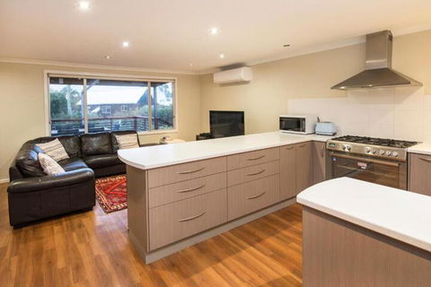 Eagle Bay Beach House - Great Ocean Road Tourism 6